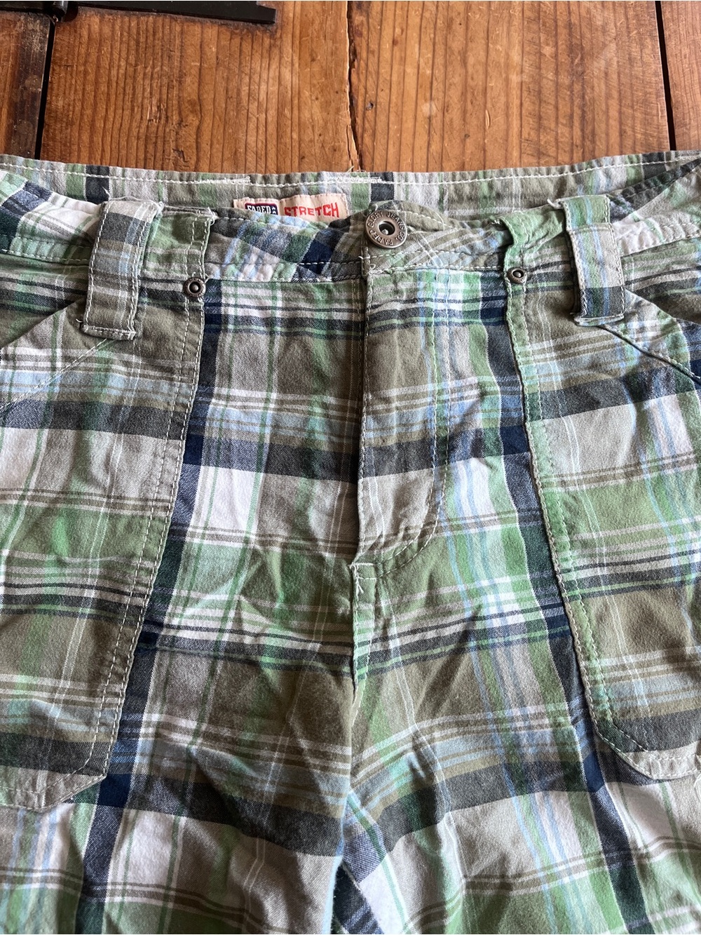 Faded Glory Women's Plaid Cargo Shorts in Green & Blue - Picture 2 of 5